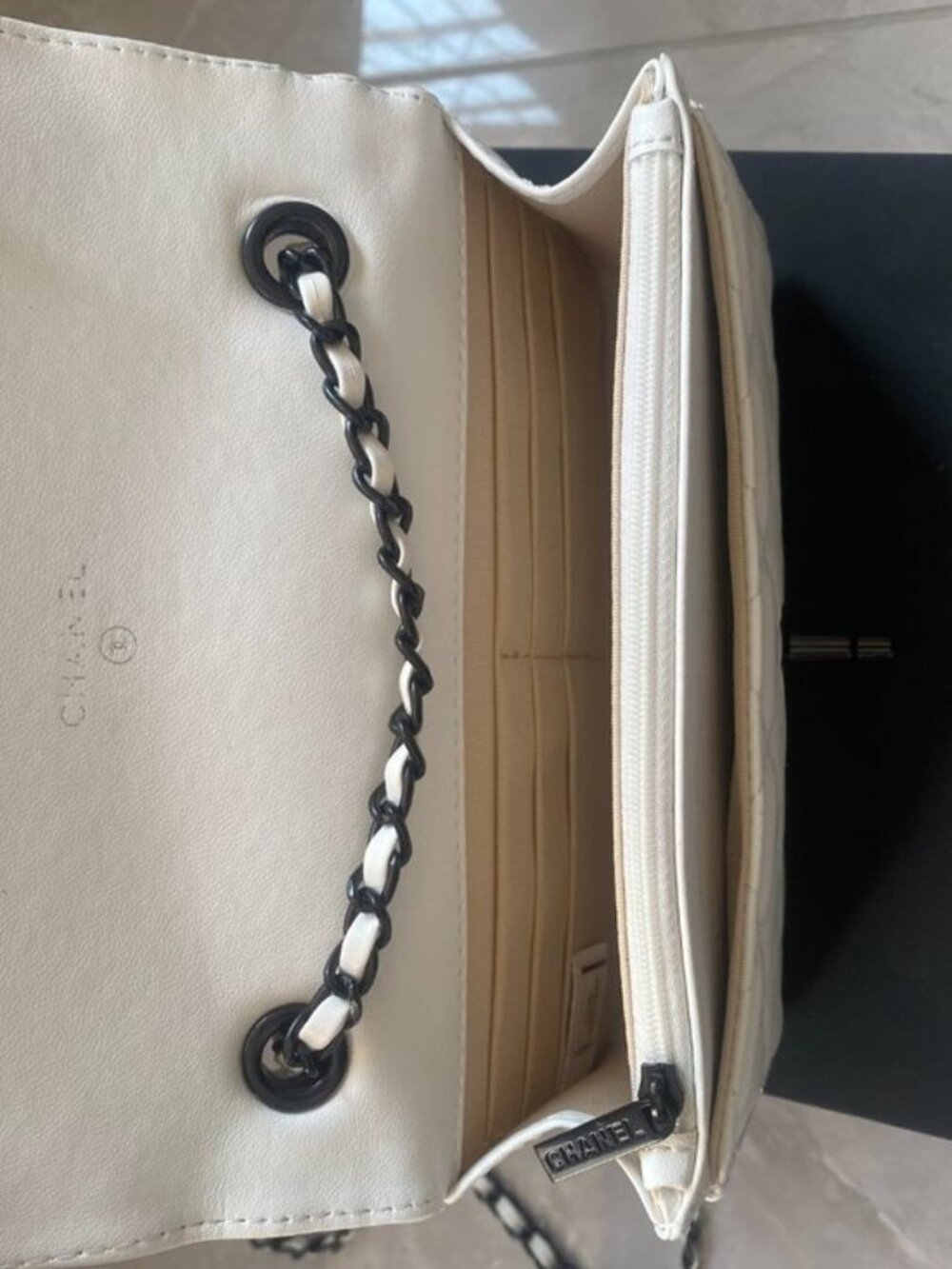 Chanel diamond-pattern crossbody bag or shoulder bag - Picture 4 of 5
